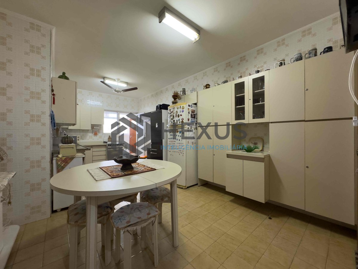 Foto 20 de Apartamento com varanda e vista livre na beira mar da Praia das Pitangueiras, Guaruja