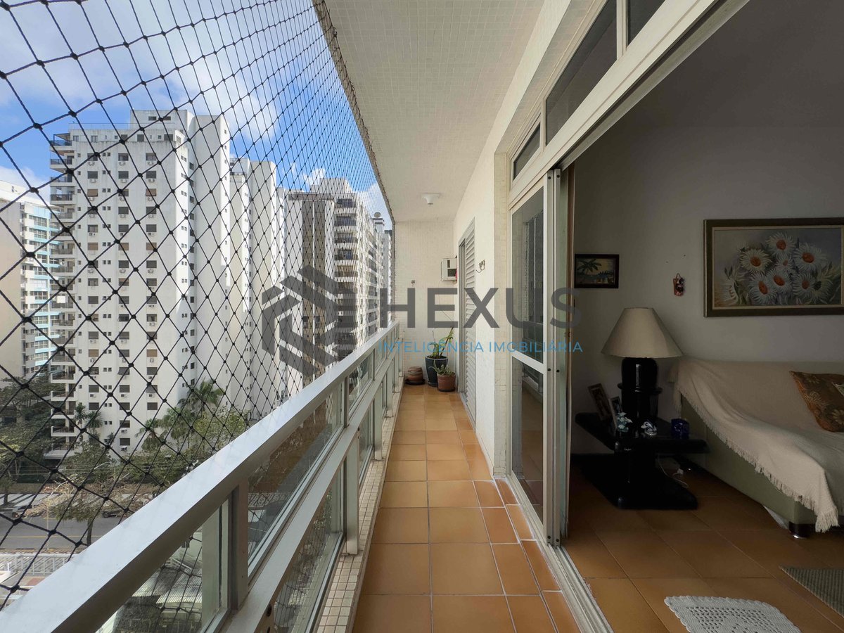 Foto 6 de Apartamento com varanda e vista livre na beira mar da Praia das Pitangueiras, Guaruja