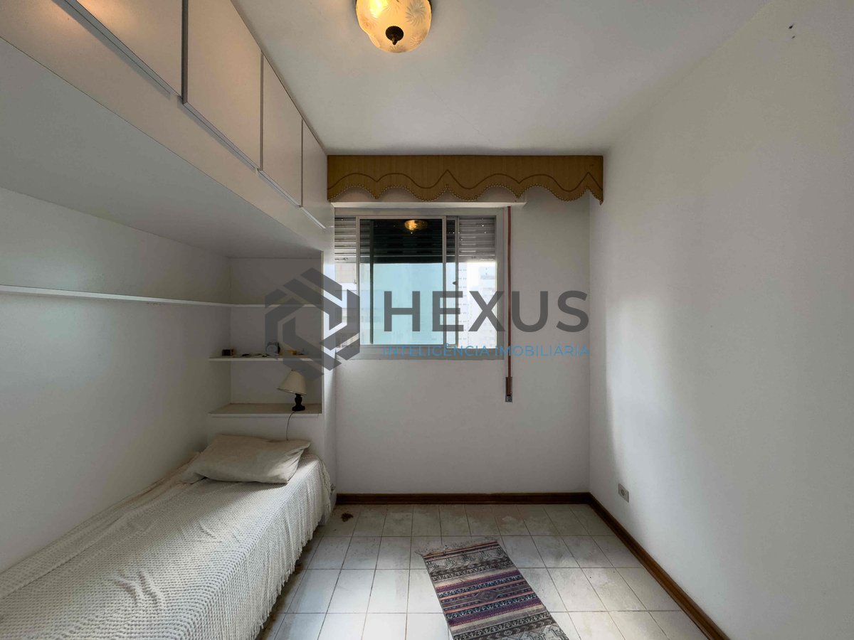 Foto 11 de Apartamento com varanda e vista mar na quadra mar da Praia das Pitangueiras, Guaruja