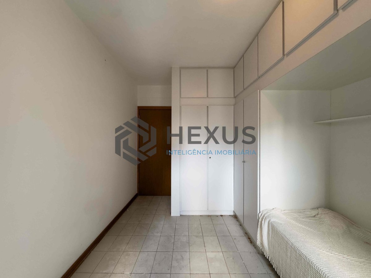 Foto 12 de Apartamento com varanda e vista mar na quadra mar da Praia das Pitangueiras, Guaruja