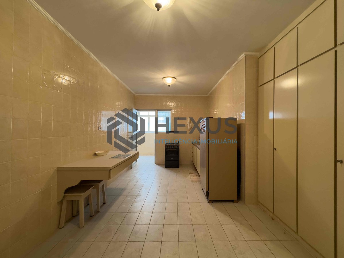 Foto 19 de Apartamento com varanda e vista mar na quadra mar da Praia das Pitangueiras, Guaruja