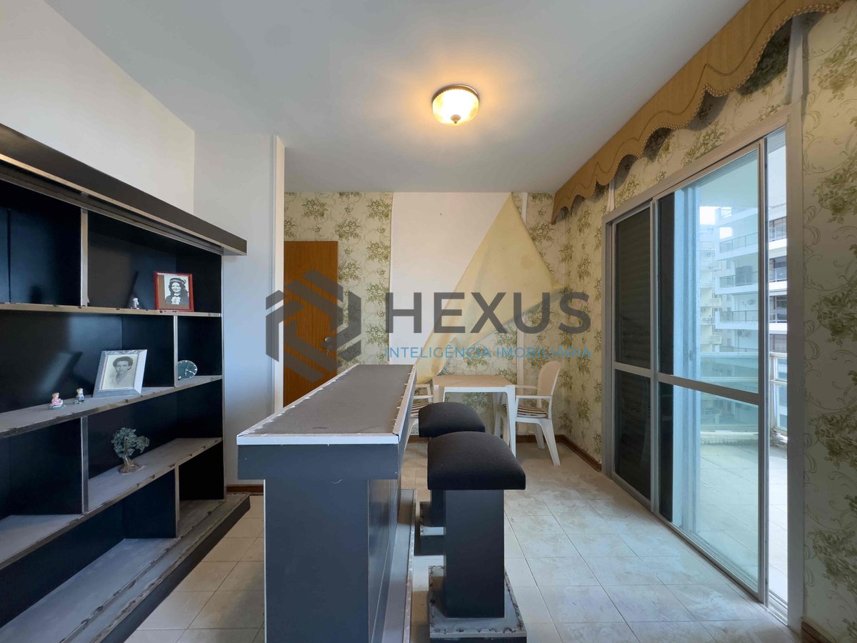Foto 9 de Apartamento com varanda e vista mar na quadra mar da Praia das Pitangueiras, Guaruja