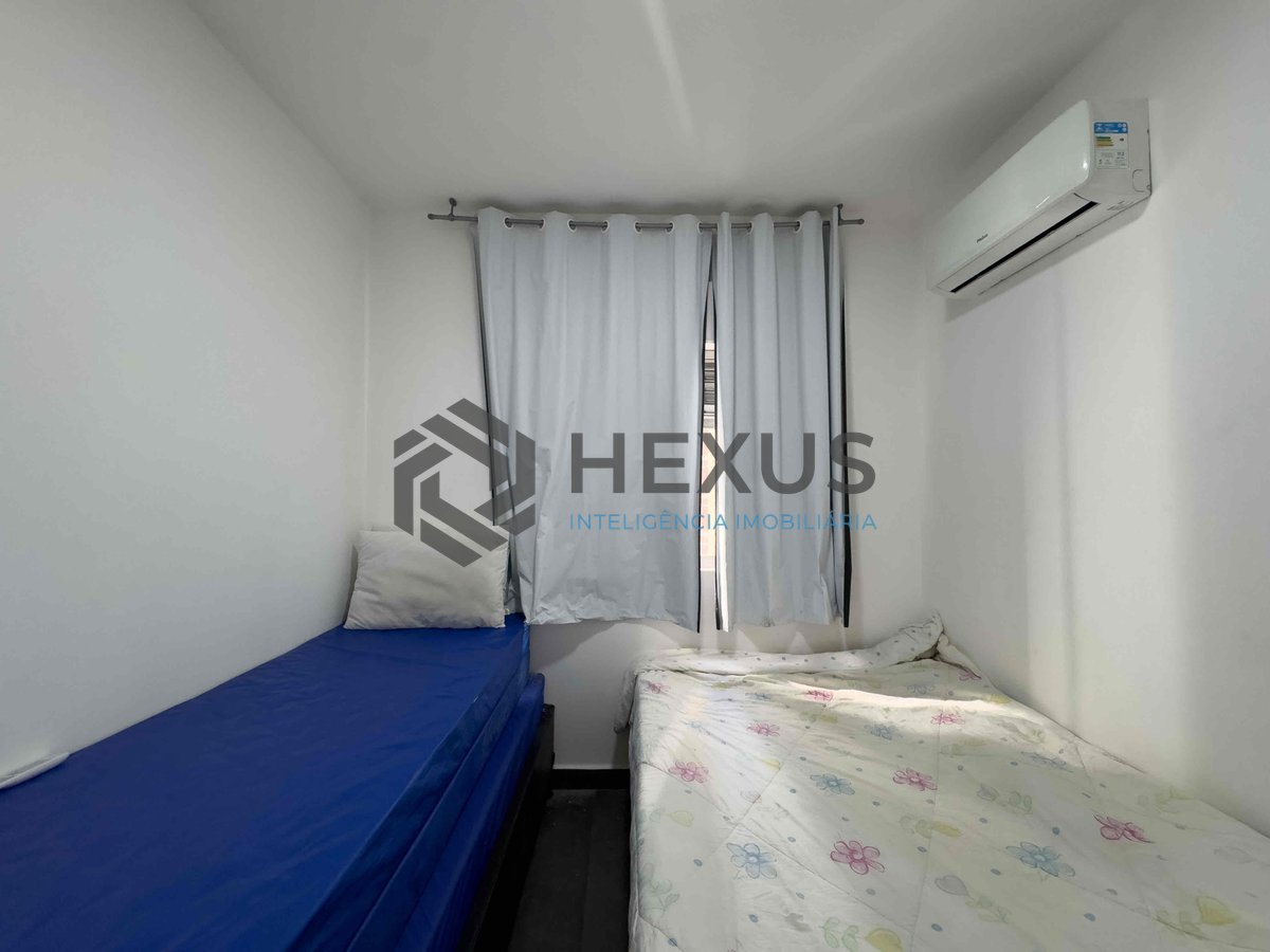 Foto 13 de Apartamento com varanda, reformado, vista mar, uma quadra da Praia das Pitangueiras - 2 Quartos, 1 Vaga, Guarujá-SP | Hexus Inteligência Imobiliária