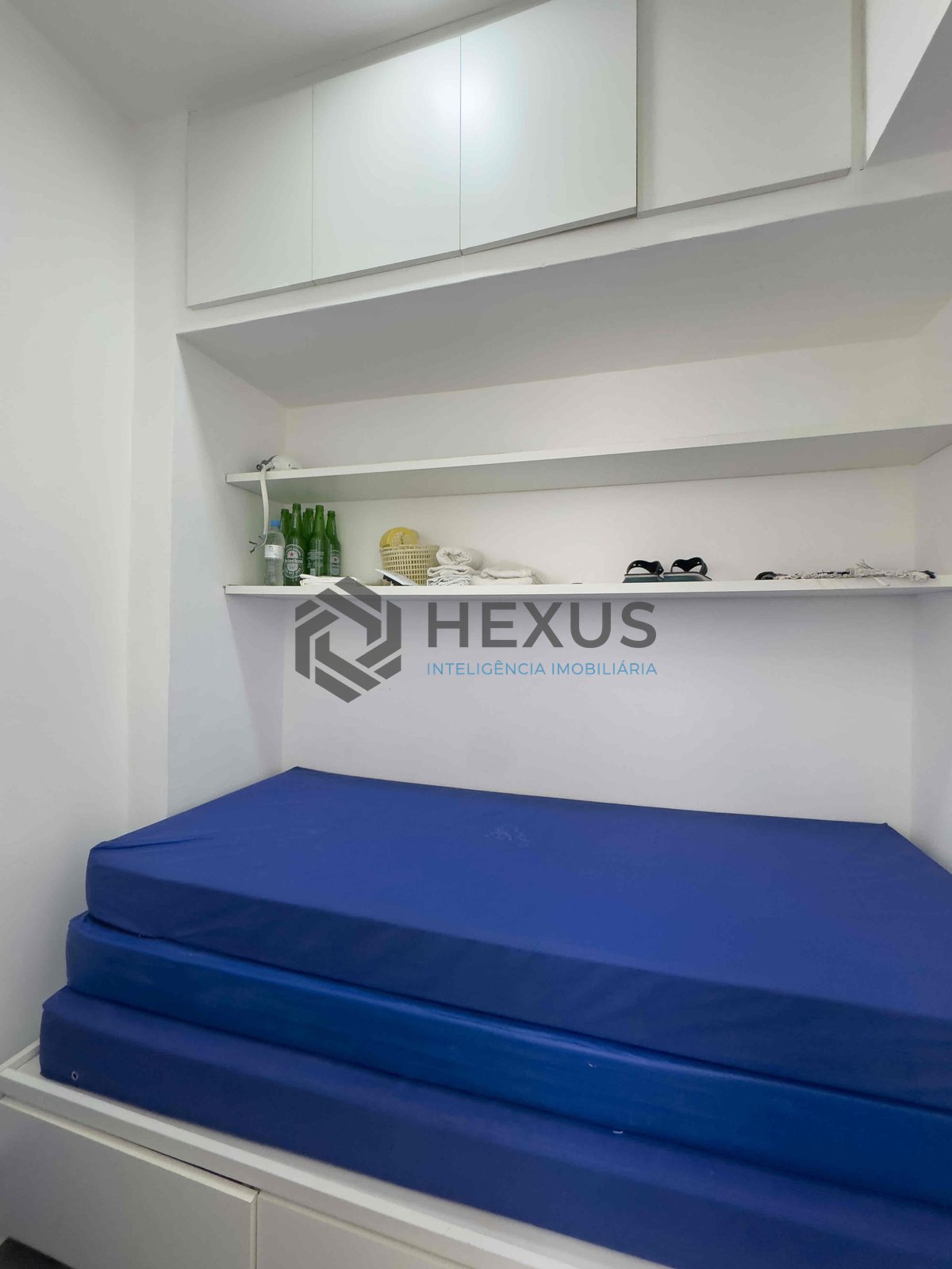 Foto 19 de Apartamento com varanda, reformado, vista mar, uma quadra da Praia das Pitangueiras - 2 Quartos, 1 Vaga, Guarujá-SP | Hexus Inteligência Imobiliária
