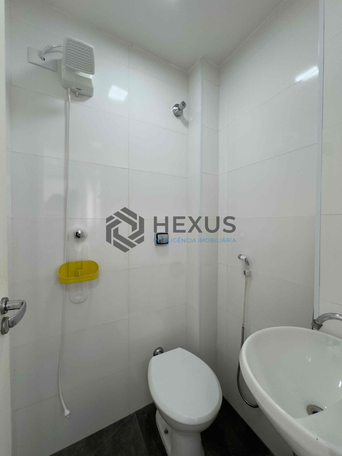 Foto 20 de Apartamento com varanda, reformado, vista mar, uma quadra da Praia das Pitangueiras - 2 Quartos, 1 Vaga, Guarujá-SP | Hexus Inteligência Imobiliária