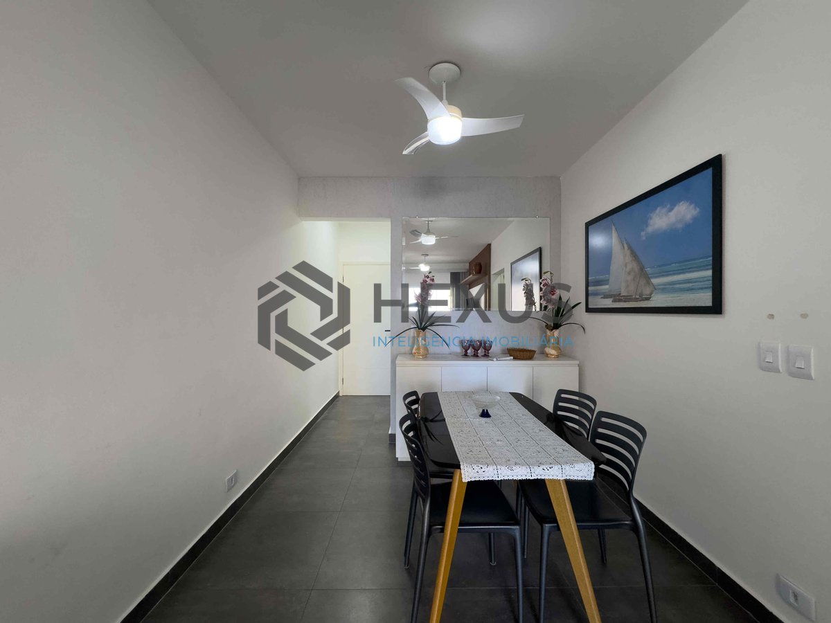 Foto 5 de Apartamento com varanda, reformado, vista mar, uma quadra da Praia das Pitangueiras - 2 Quartos, 1 Vaga, Guarujá-SP | Hexus Inteligência Imobiliária