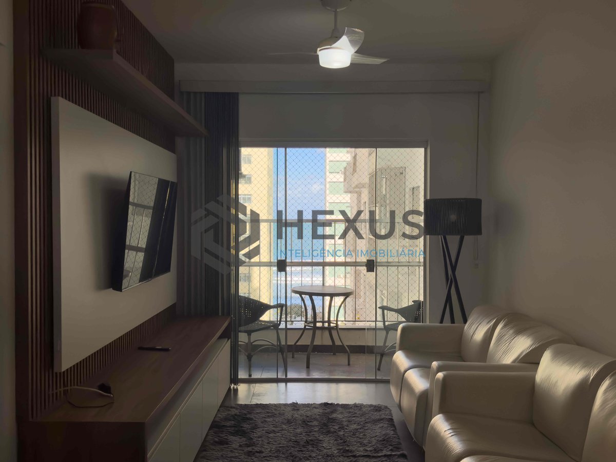 Foto 6 de Apartamento com varanda, reformado, vista mar, uma quadra da Praia das Pitangueiras - 2 Quartos, 1 Vaga, Guarujá-SP | Hexus Inteligência Imobiliária