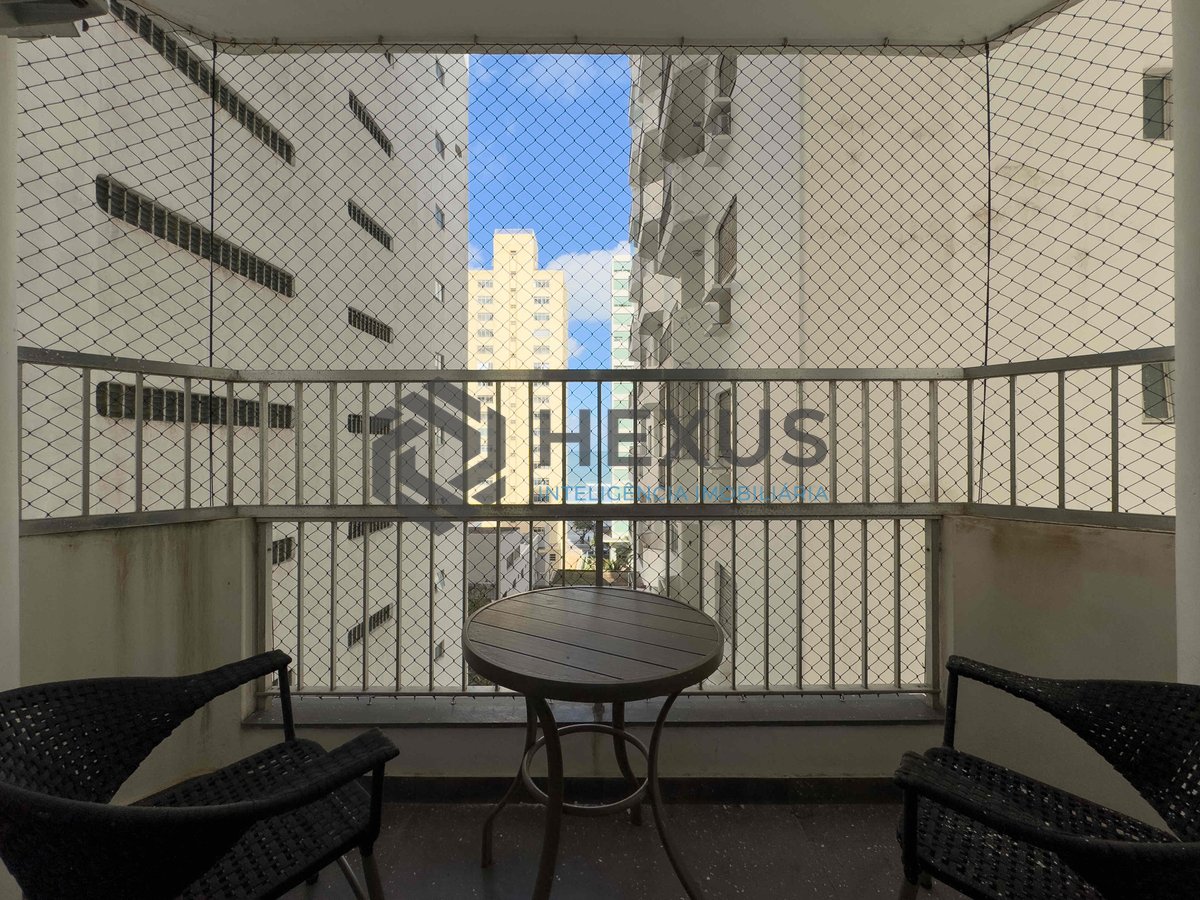 Foto 7 de Apartamento com varanda, reformado, vista mar, uma quadra da Praia das Pitangueiras - 2 Quartos, 1 Vaga, Guarujá-SP | Hexus Inteligência Imobiliária