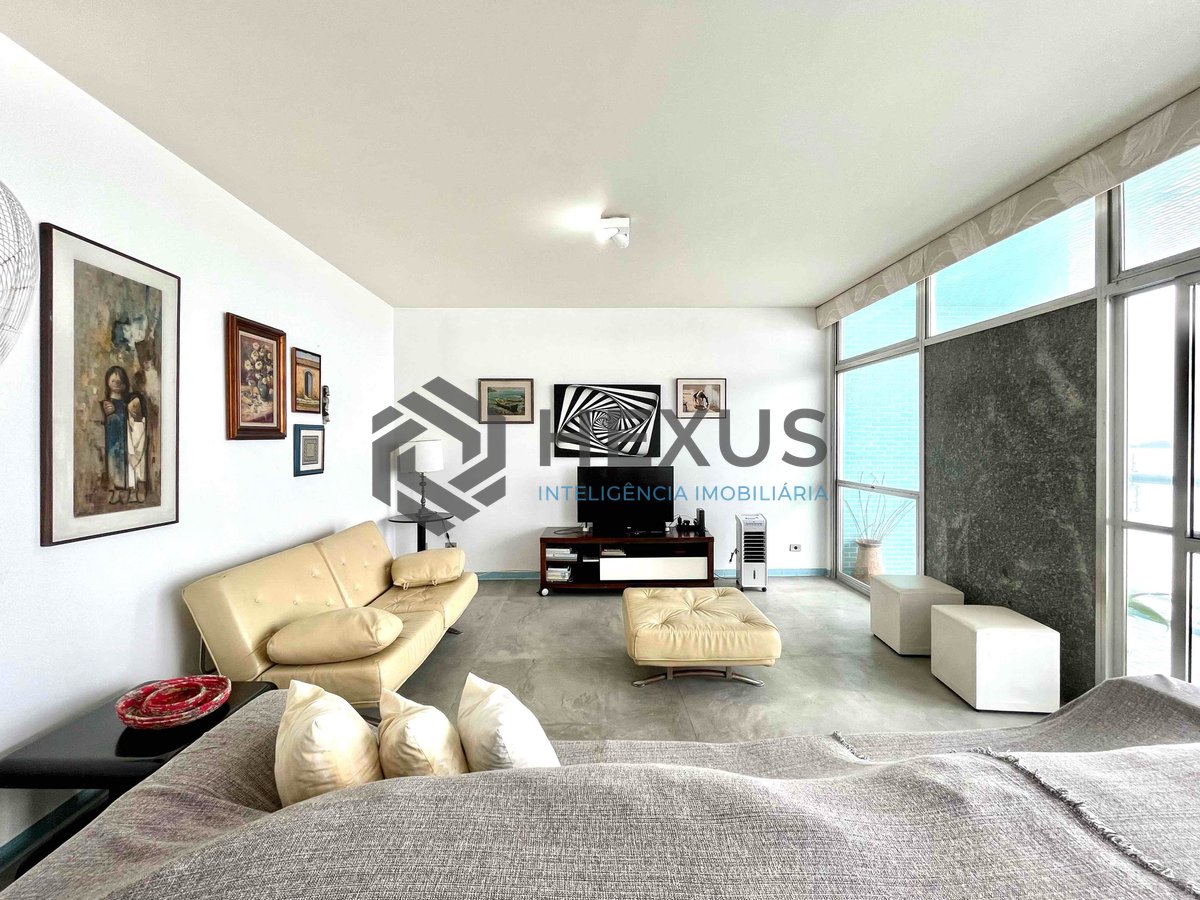 Foto 4 de Apartamento frente mar com varanda vista mar na Praia das Pitangueiras, Guaruja