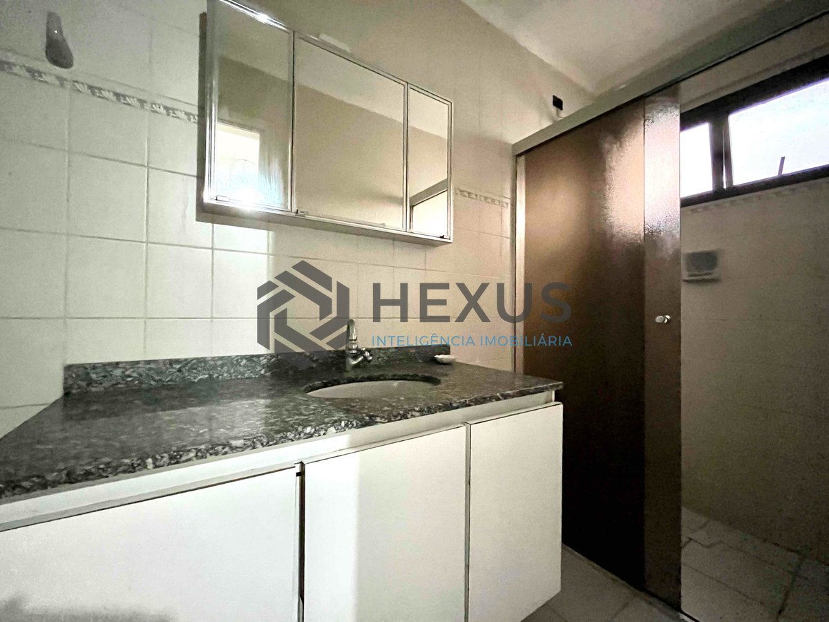 Foto 17 de Apartamento com varanda e vista livre na Praia do Tombo, Guaruja | Hexus