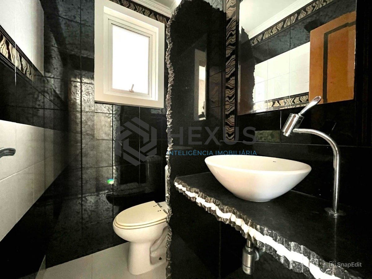 Foto 11 de Apartamento com varanda e vista mar a duas quadras da Praia das Pitangueiras, Guarujá-SP - 3 Quartos (1 Suíte), 2 Vagas | Hexus Inteligência Imobiliária