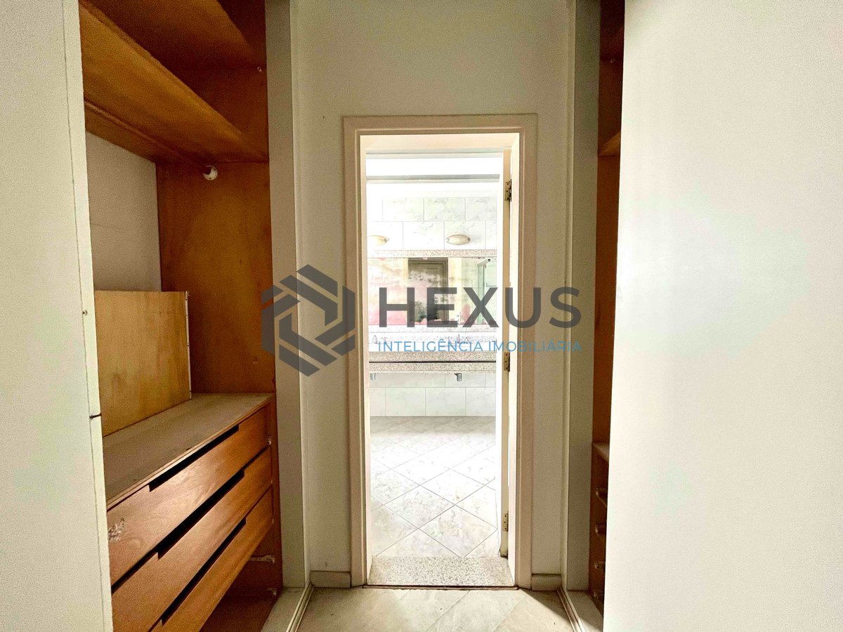 Foto 26 de Apartamento com varanda, vista mar e lazer a duas quadras da Praia das Pitangueiras, Guaruja