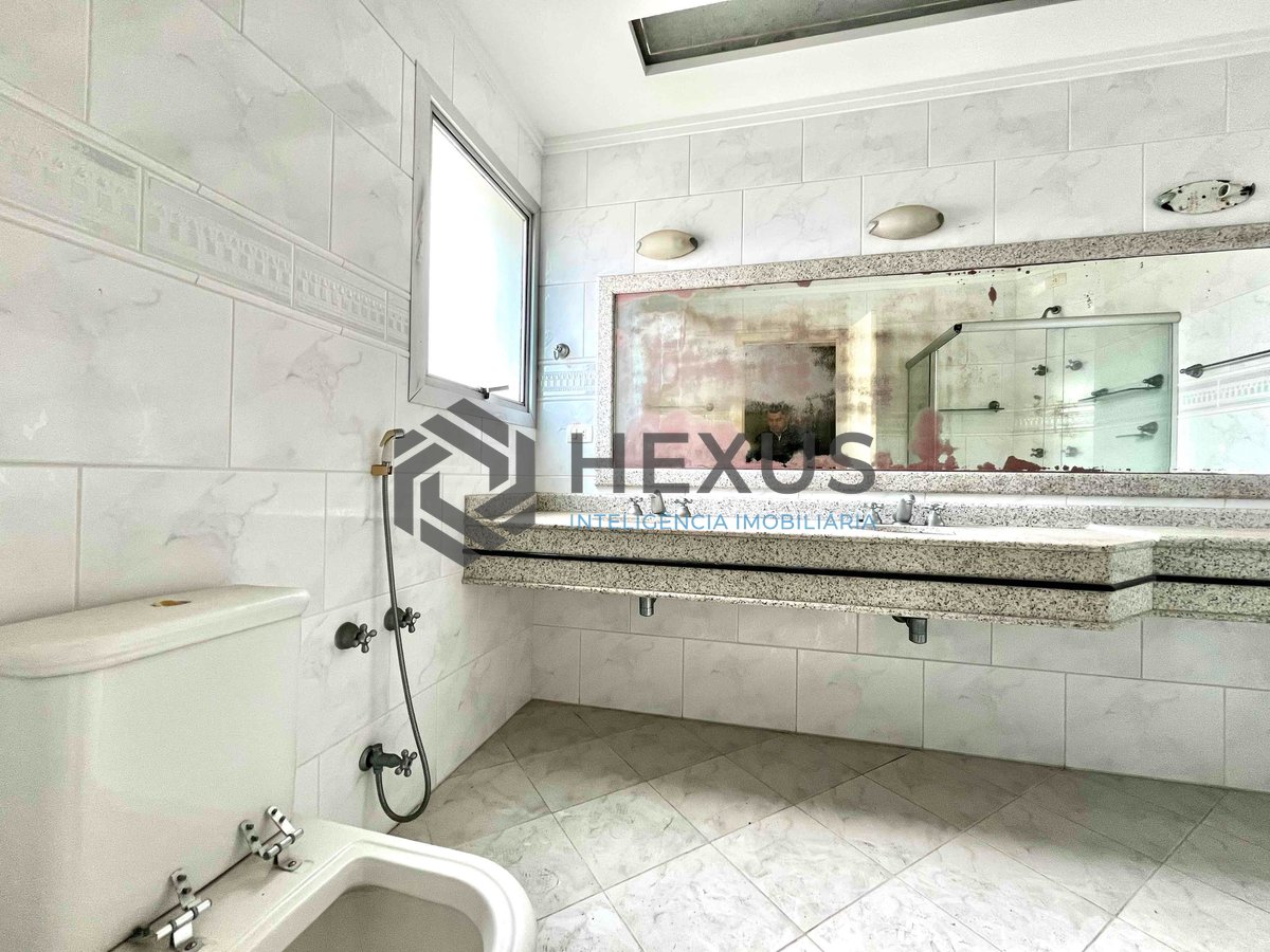 Foto 28 de Apartamento com varanda, vista mar e lazer a duas quadras da Praia das Pitangueiras, Guaruja