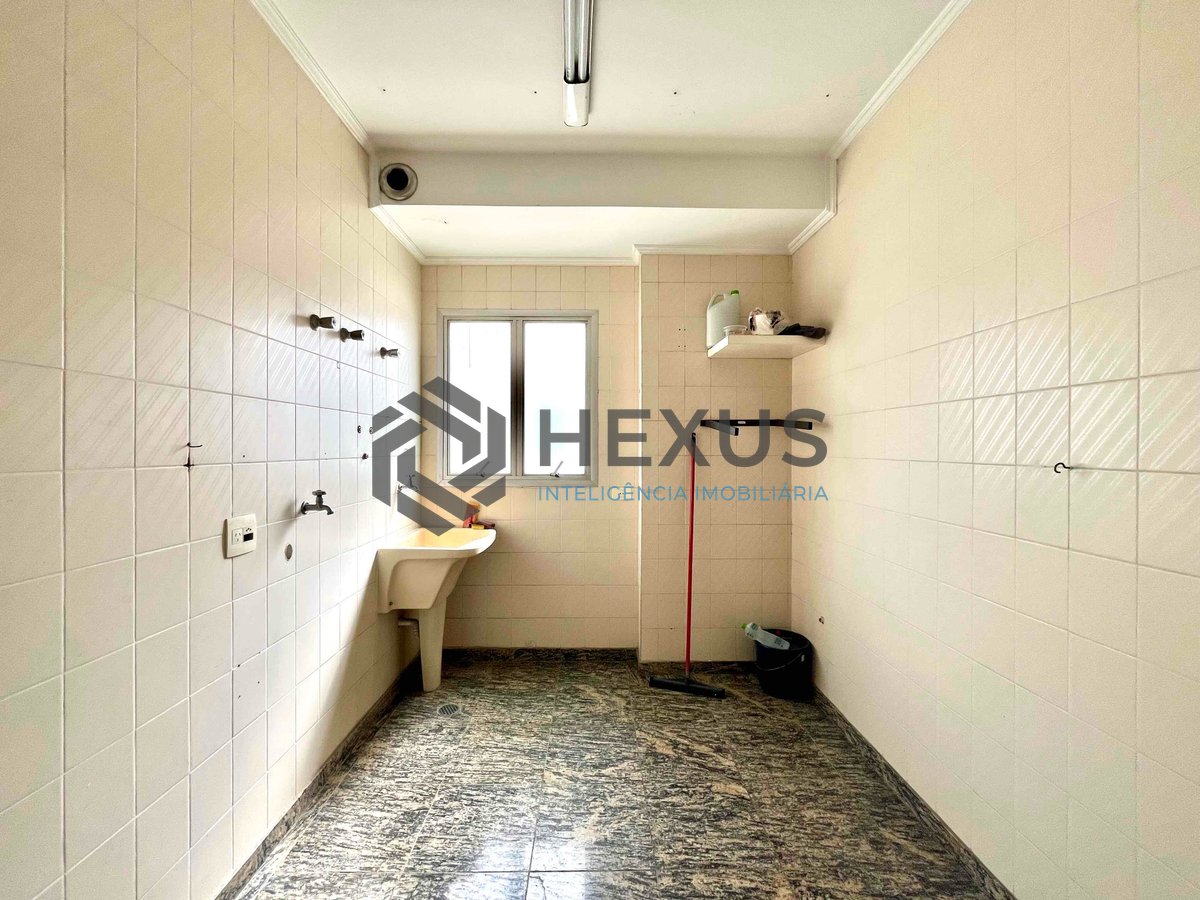 Foto 32 de Apartamento com varanda, vista mar e lazer a duas quadras da Praia das Pitangueiras, Guaruja