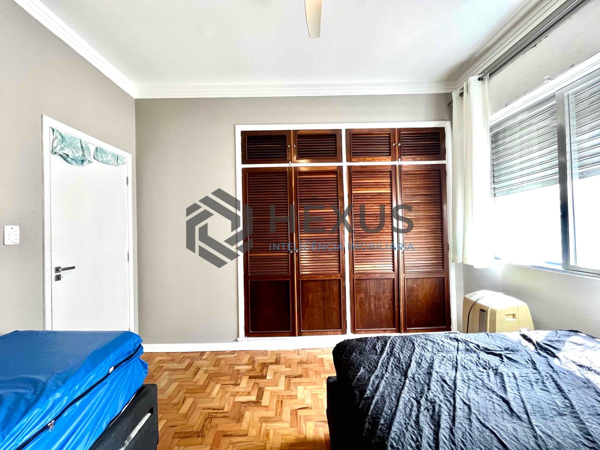 Foto 14 de Apartamento reformado com varanda na quadra mar da Praia das Pitangueiras, Guaruja