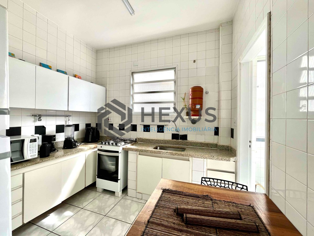 Foto 16 de Apartamento reformado com varanda na quadra mar da Praia das Pitangueiras, Guaruja