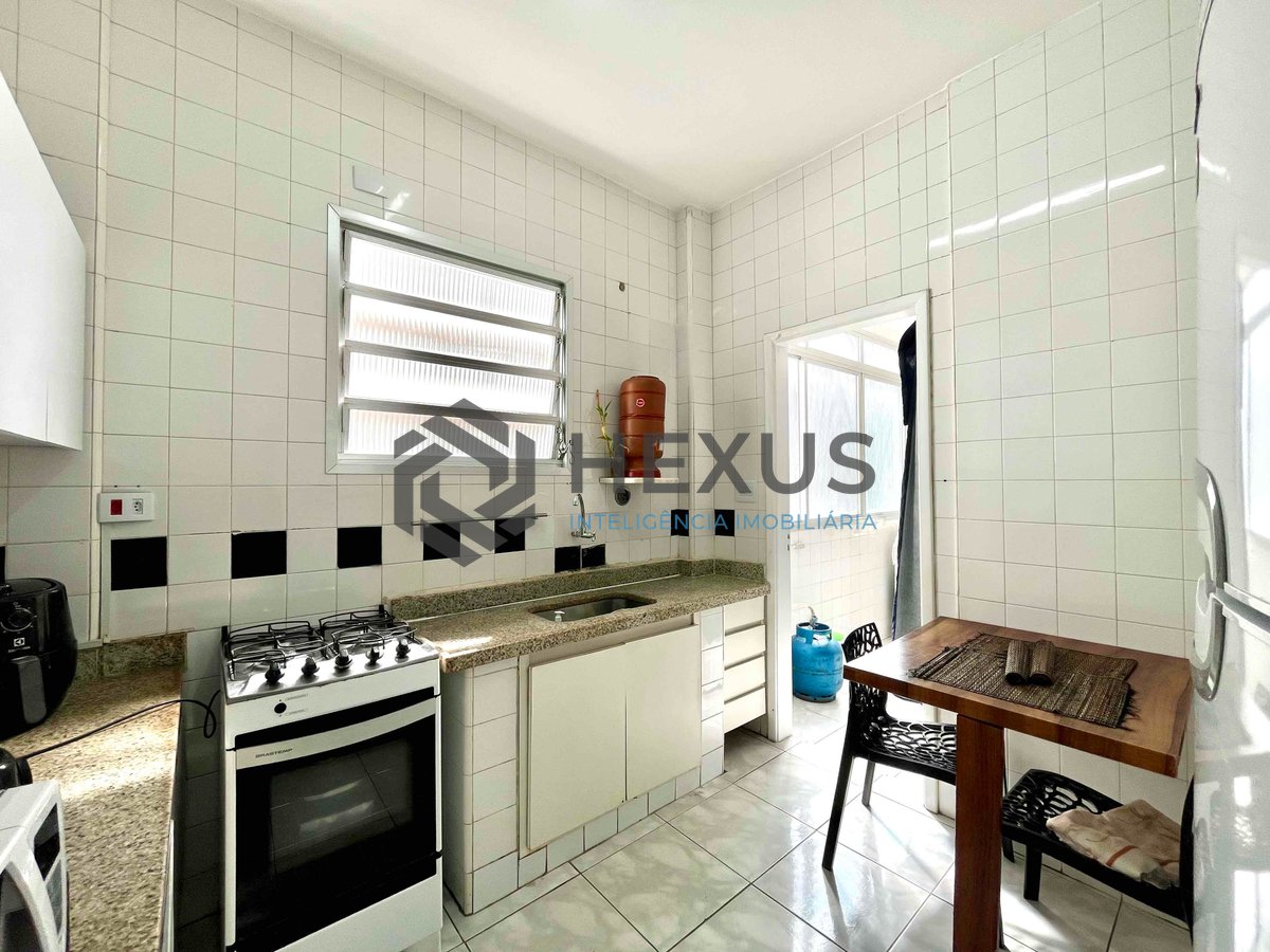 Foto 18 de Apartamento reformado com varanda na quadra mar da Praia das Pitangueiras, Guaruja