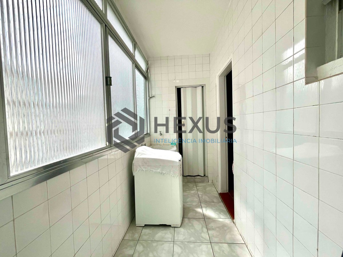 Foto 19 de Apartamento reformado com varanda na quadra mar da Praia das Pitangueiras, Guaruja