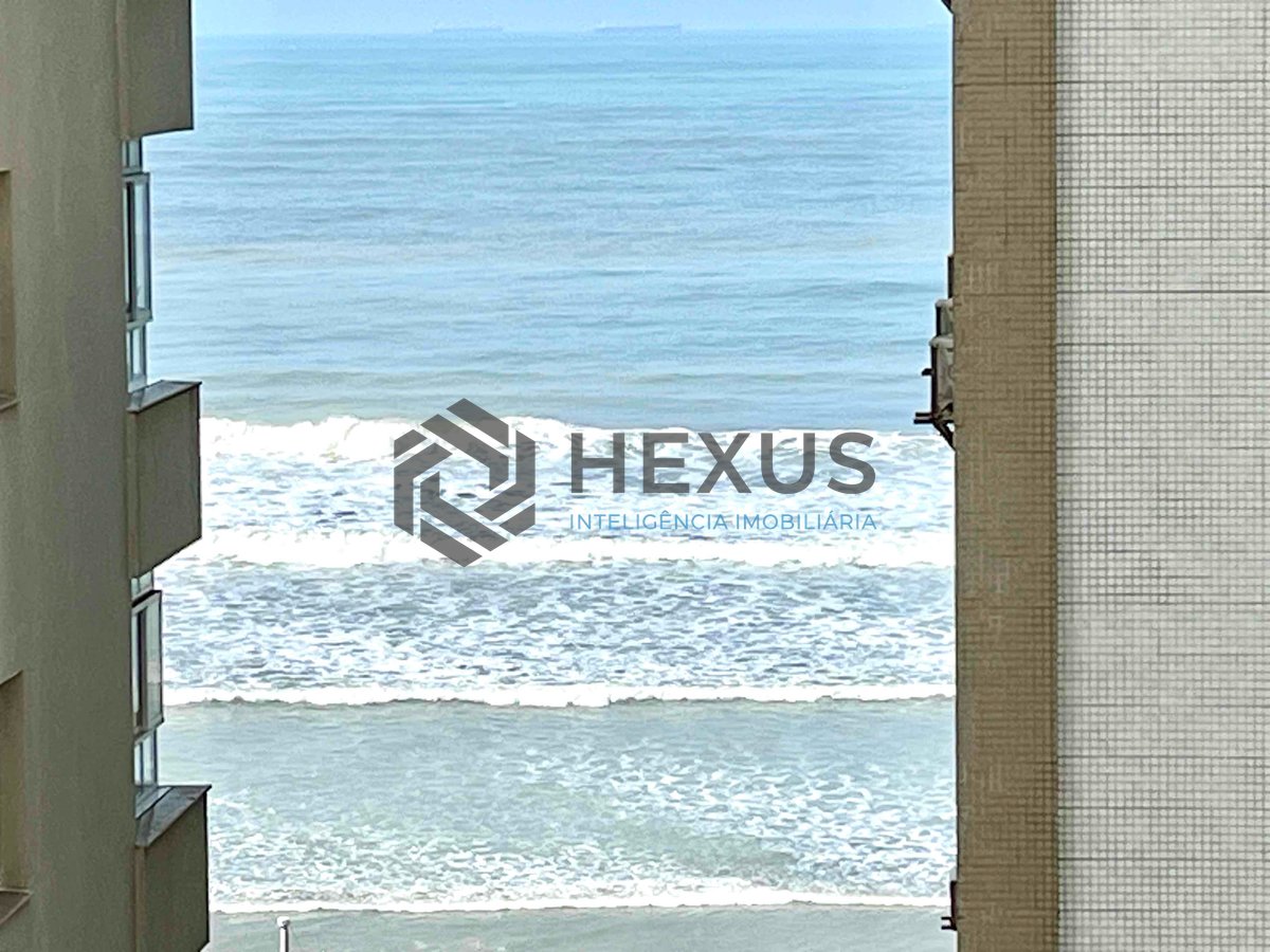 Foto 4 de Apartamento reformado com varanda na quadra mar da Praia das Pitangueiras, Guaruja
