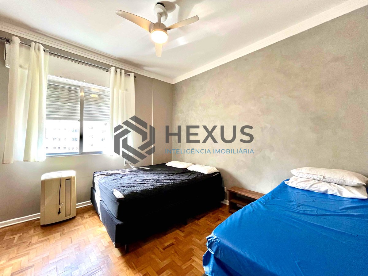 Foto 9 de Apartamento reformado com varanda na quadra mar da Praia das Pitangueiras, Guaruja