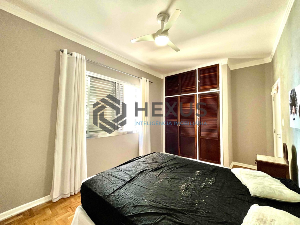 Foto 10 de Apartamento reformado com varanda na quadra mar da Praia das Pitangueiras, Guaruja