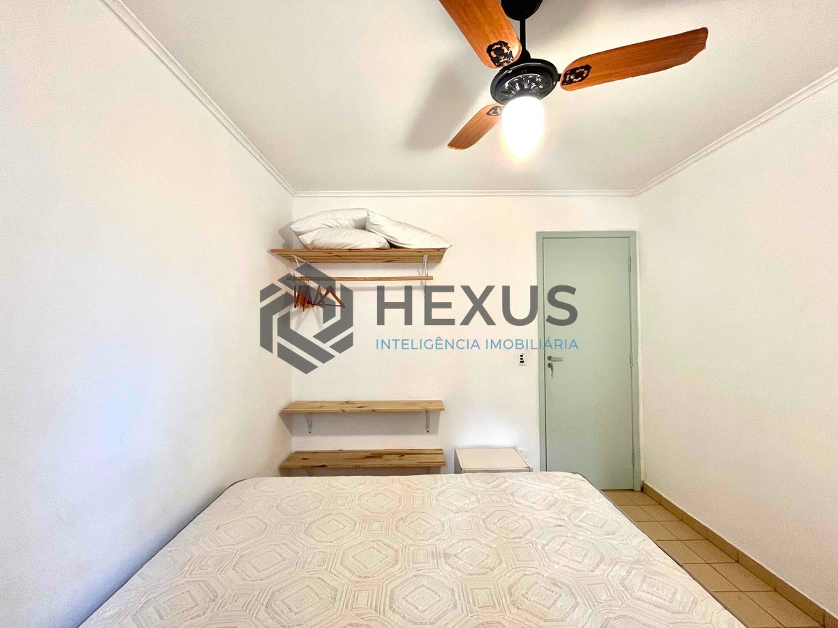 Foto 11 de Apartamento com varanda e vista livre a uma quadra da Praia das Pitangueiras, Guaruja