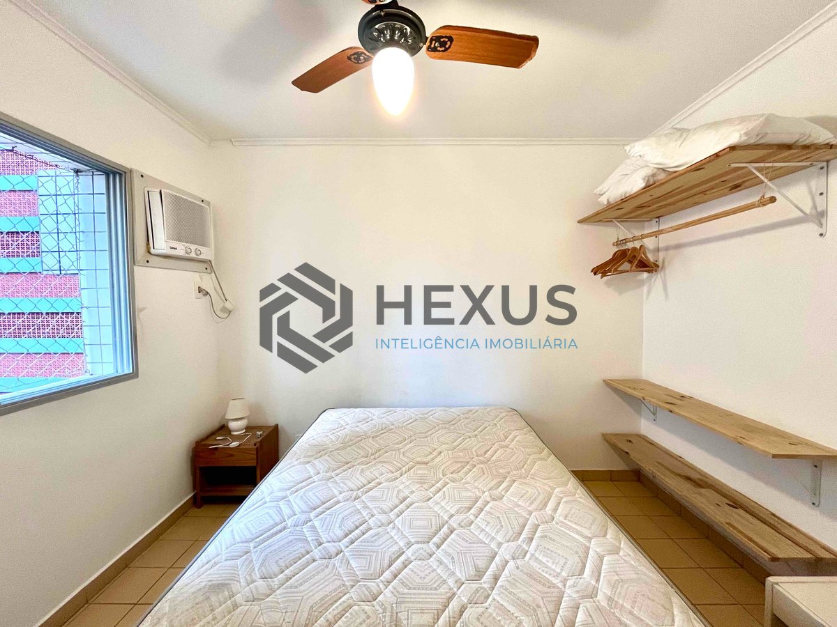 Foto 12 de Apartamento com varanda e vista livre a uma quadra da Praia das Pitangueiras, Guaruja