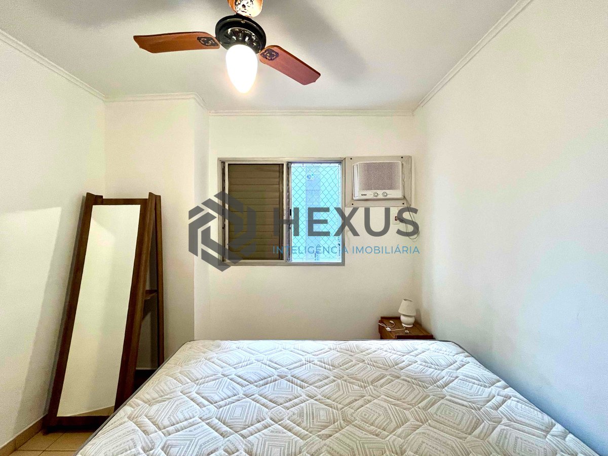 Foto 13 de Apartamento com varanda e vista livre a uma quadra da Praia das Pitangueiras, Guaruja