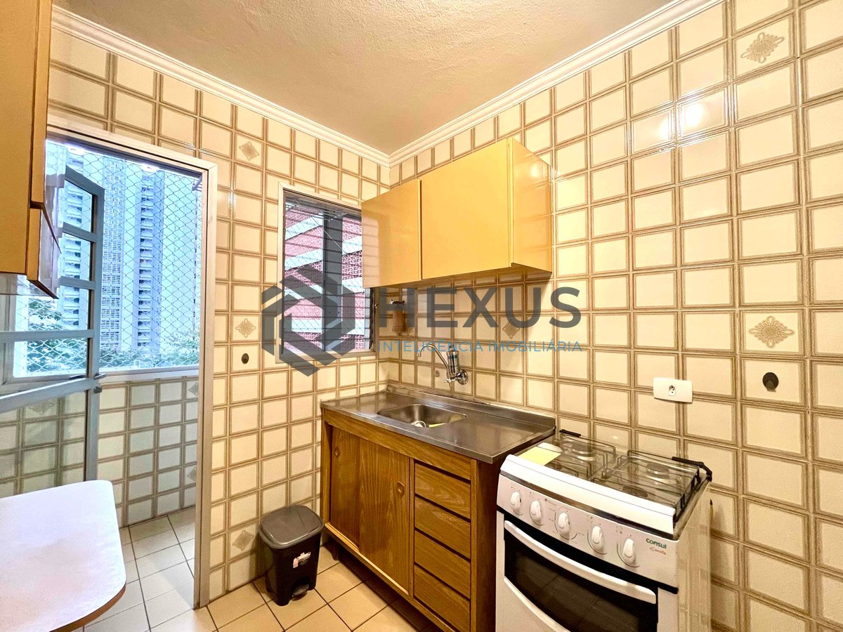 Foto 15 de Apartamento com varanda e vista livre a uma quadra da Praia das Pitangueiras, Guaruja