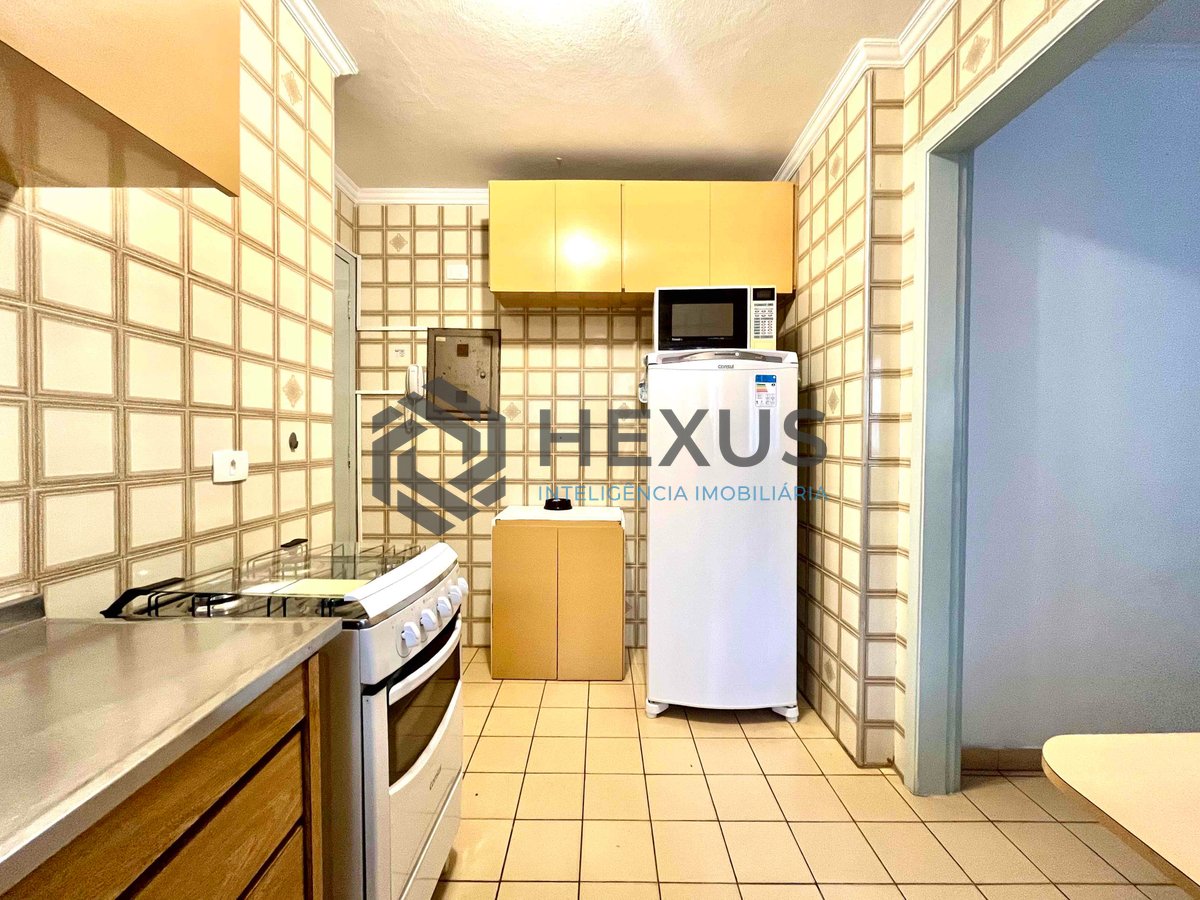 Foto 17 de Apartamento com varanda e vista livre a uma quadra da Praia das Pitangueiras, Guaruja