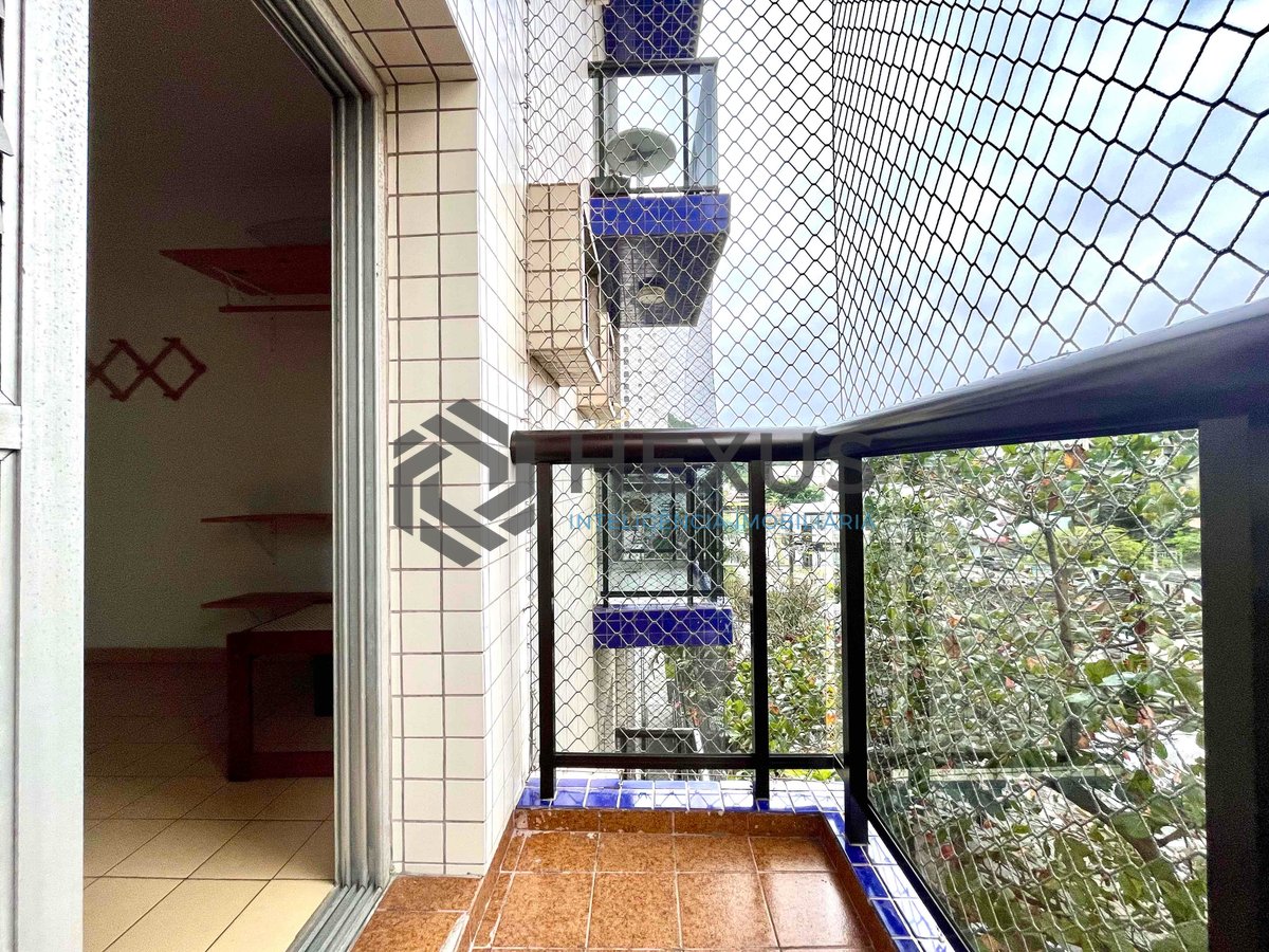 Foto 8 de Apartamento com varanda e vista livre a uma quadra da Praia das Pitangueiras, Guaruja