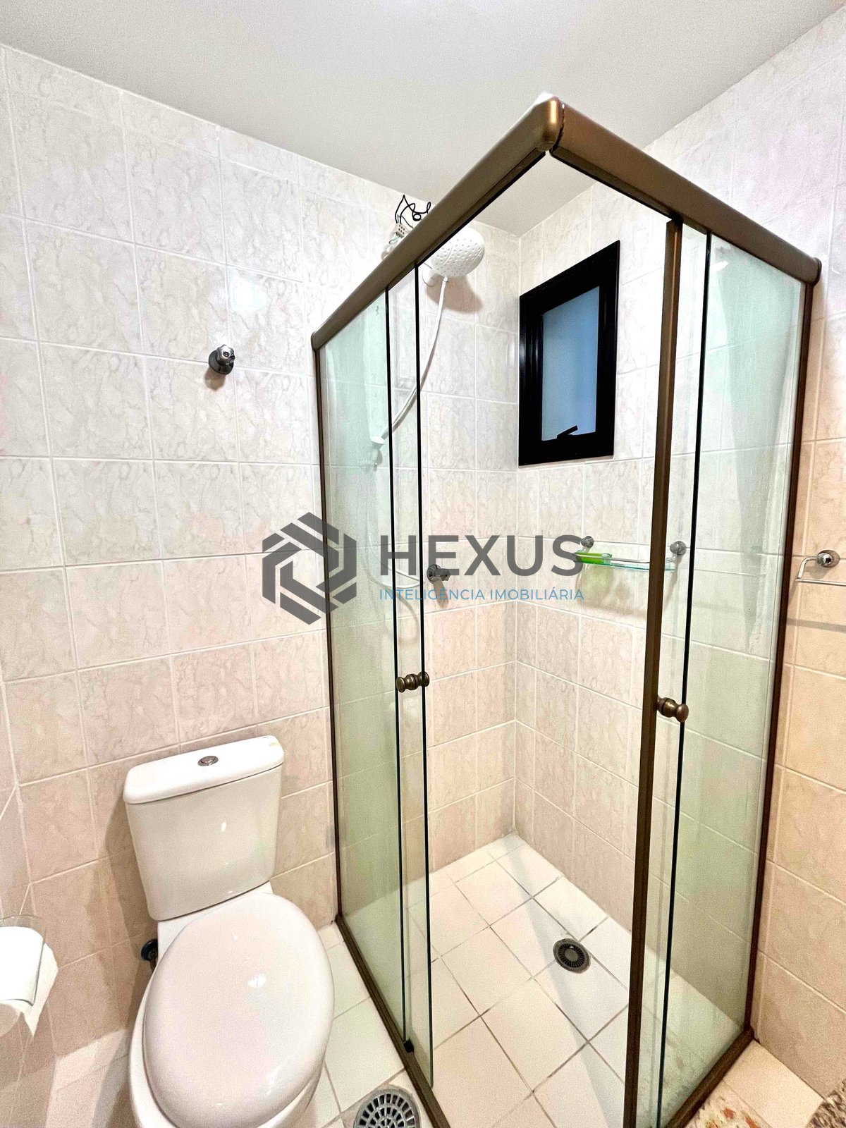 Foto 17 de Apartamento com varanda e lazer na quadra mar da Praia das Pitangueiras, Guarujá-SP - 3 Quartos (1 Suíte), 2 Vagas | Hexus Inteligência Imobiliária