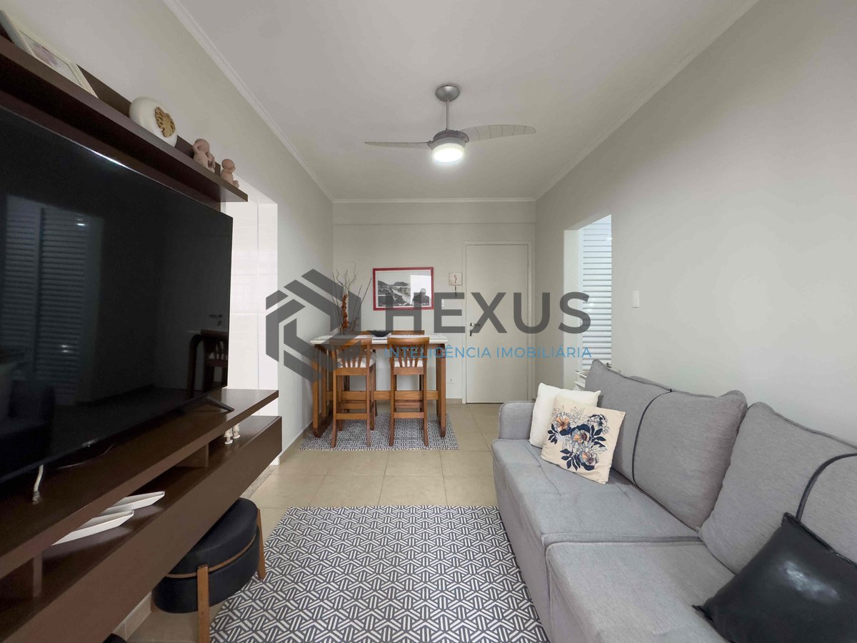 Foto 2 de Apartamento com varanda e vista mar a duas quadras da Praia das Pitangueiras, Guaruja