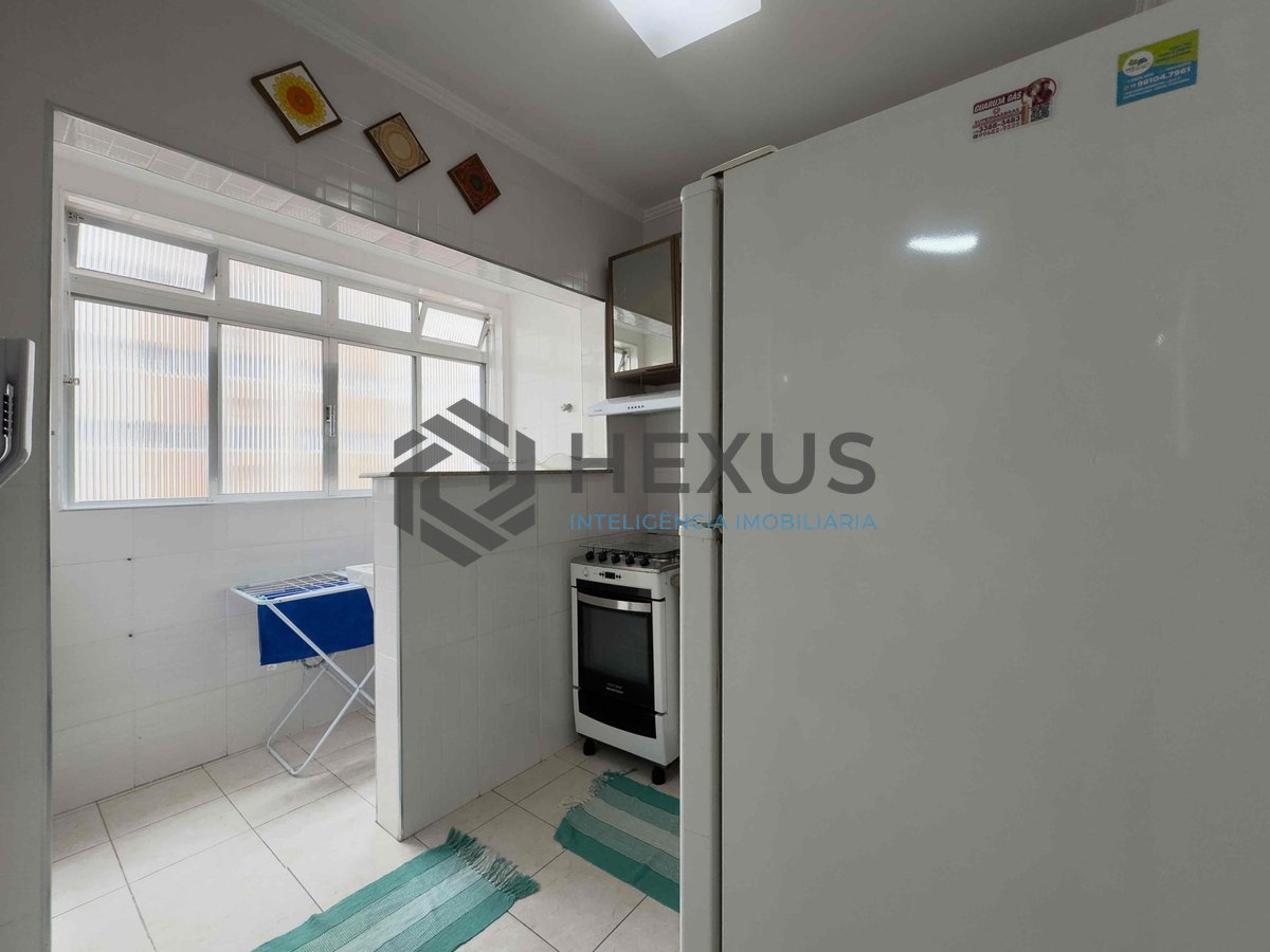 Foto 13 de Apartamento com varanda e vista mar a duas quadras da Praia das Pitangueiras, Guaruja