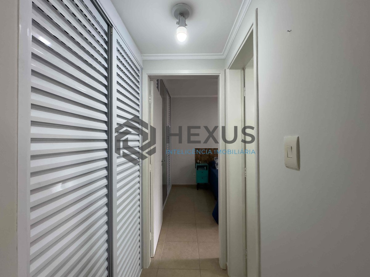 Foto 7 de Apartamento com varanda e vista mar a duas quadras da Praia das Pitangueiras, Guaruja