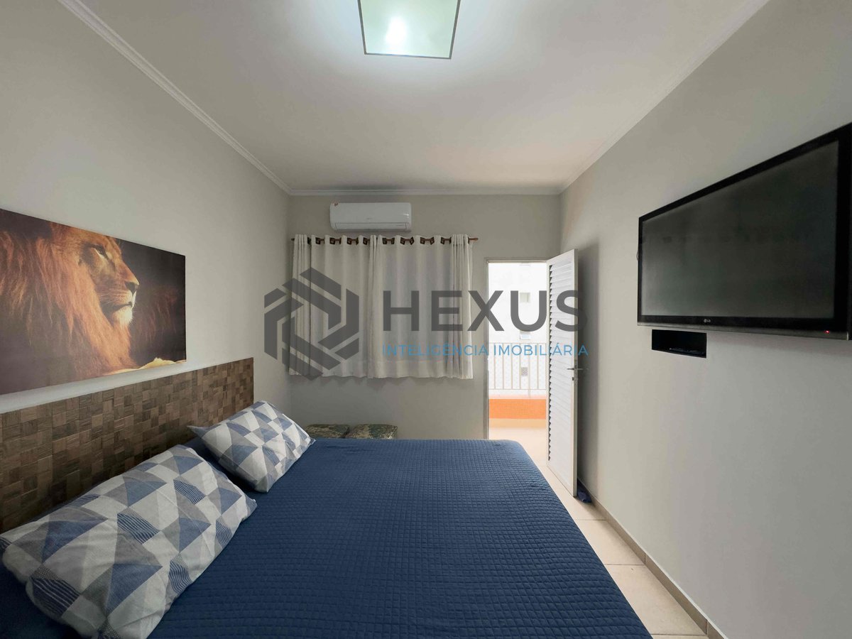 Foto 10 de Apartamento com varanda e vista mar a duas quadras da Praia das Pitangueiras, Guaruja