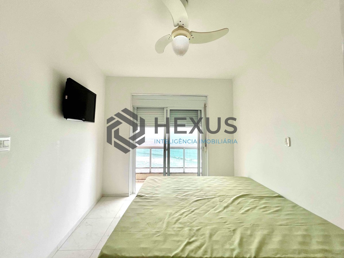 Foto 17 de Apartamento frente mar com varanda vista mar na Praia das Pitangueiras, Guaruja