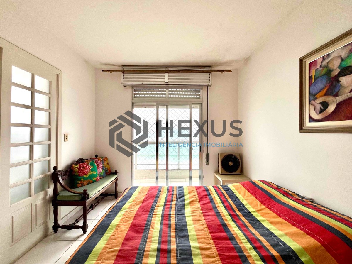 Foto 10 de Apartamento frente mar com varanda e vista mar na Praia das Pitangueiras, Guaruja