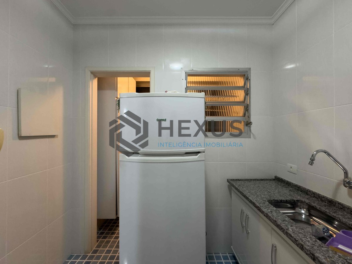 Foto 13 de Apartamento com varanda e vista livre a duas quadras da Praia das Pitangueiras, Guaruja