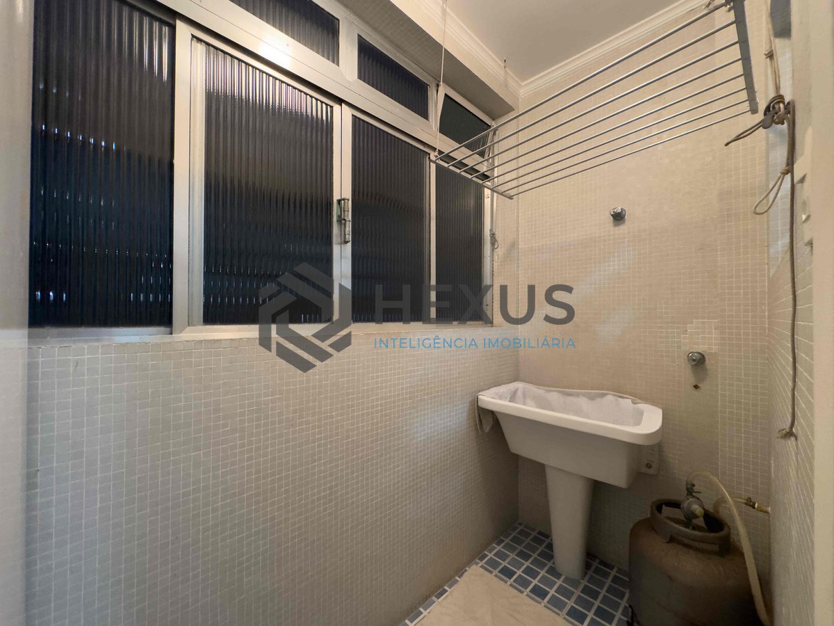 Foto 14 de Apartamento com varanda e vista livre a duas quadras da Praia das Pitangueiras, Guaruja