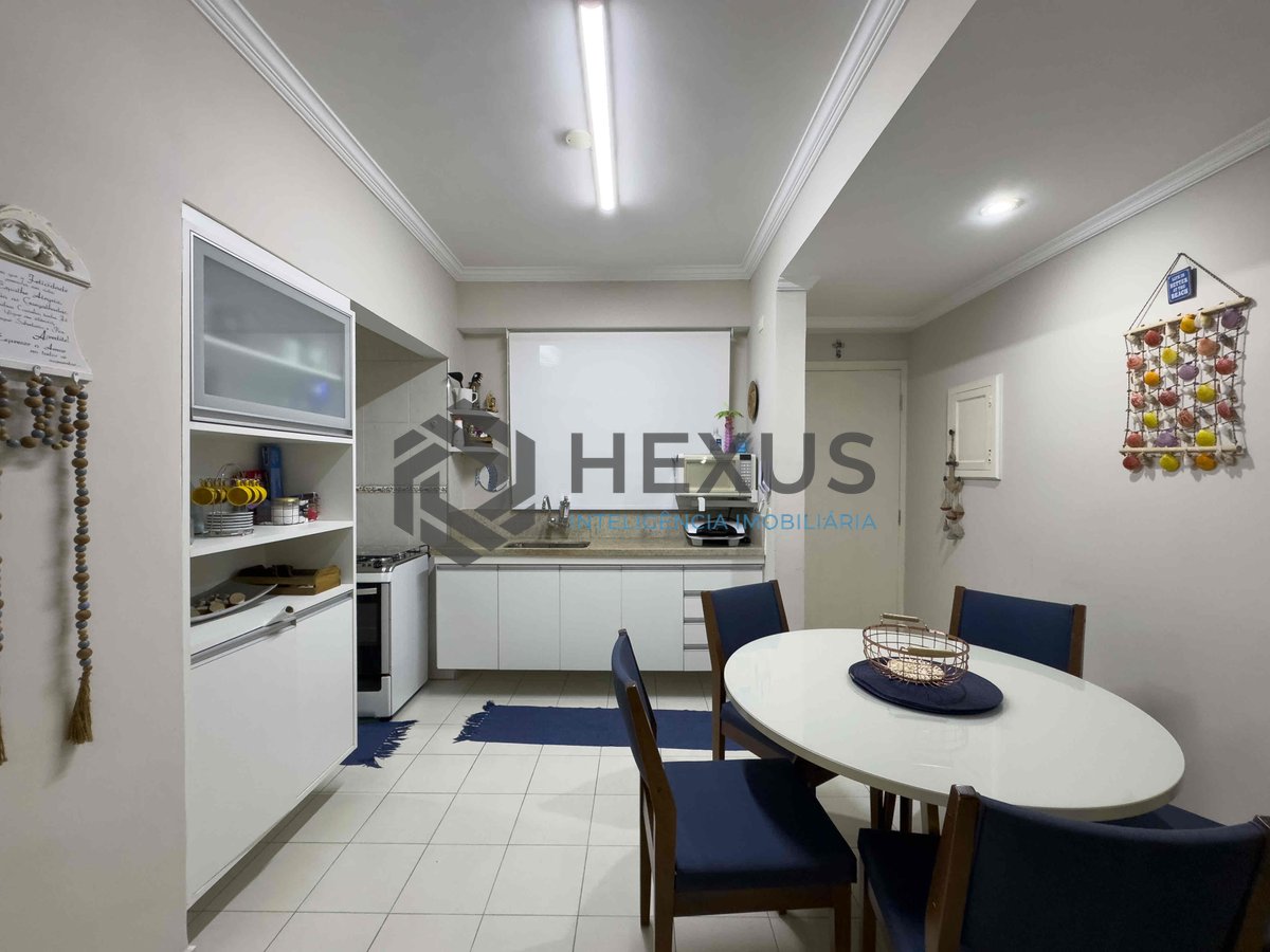 Foto 6 de Apartamento com varanda, reformado, vista mar a uma quadra da Praia das Pitangueiras, Guarujá-SP - 2 Quartos (1 Suíte), 1 Vaga | Hexus Inteligência Imobiliária
