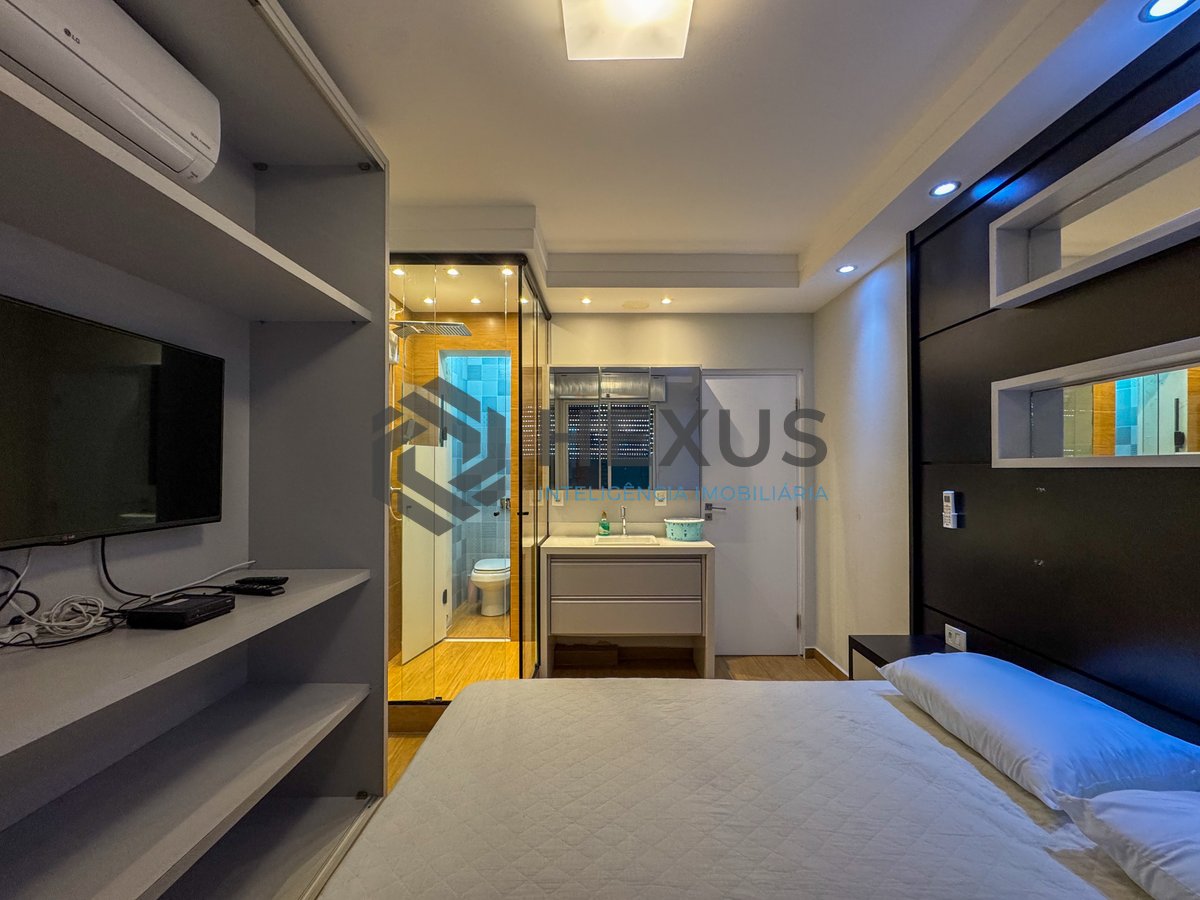 Foto 14 de Apartamento reformado com varanda a uma quadra da Praia das Pitangueiras, Guaruja