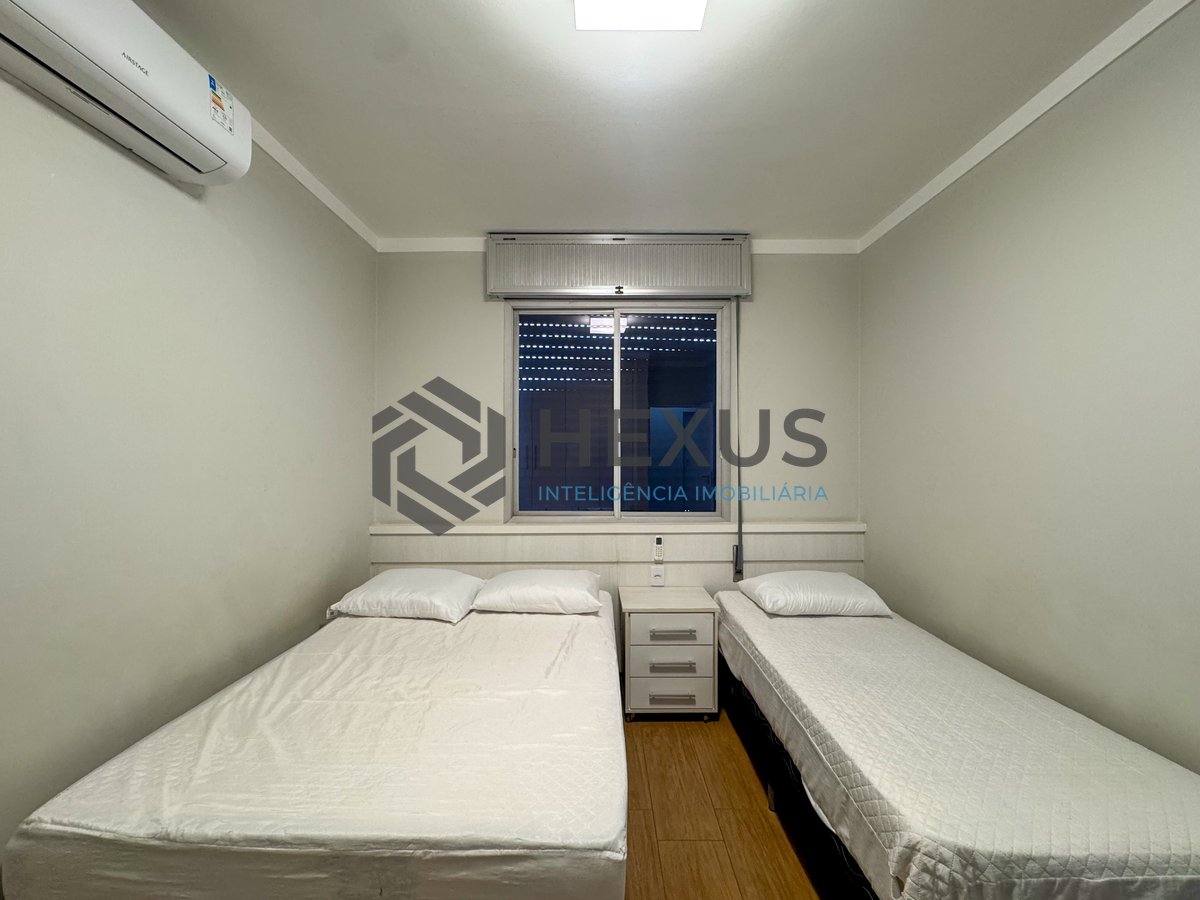 Foto 18 de Apartamento reformado com varanda a uma quadra da Praia das Pitangueiras, Guaruja