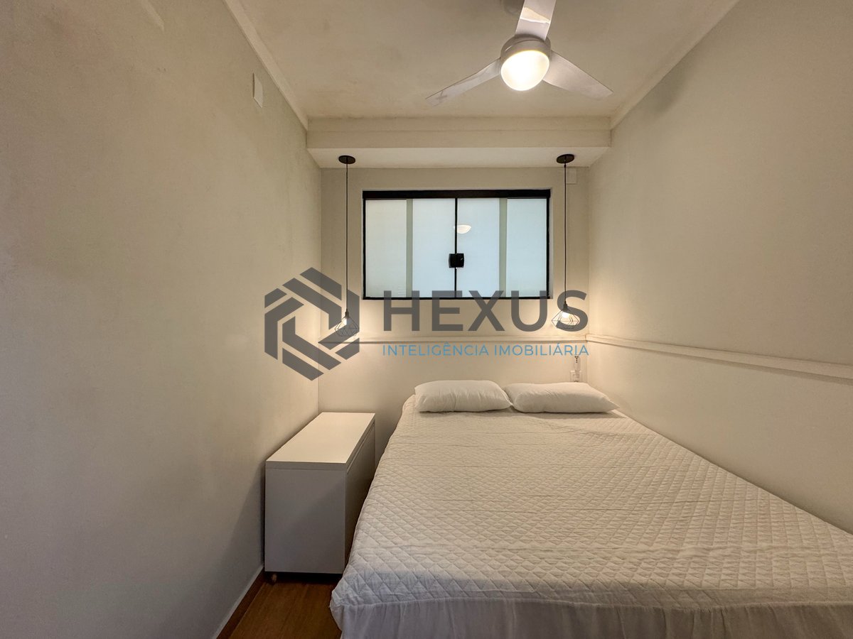 Foto 20 de Apartamento reformado com varanda a uma quadra da Praia das Pitangueiras, Guaruja