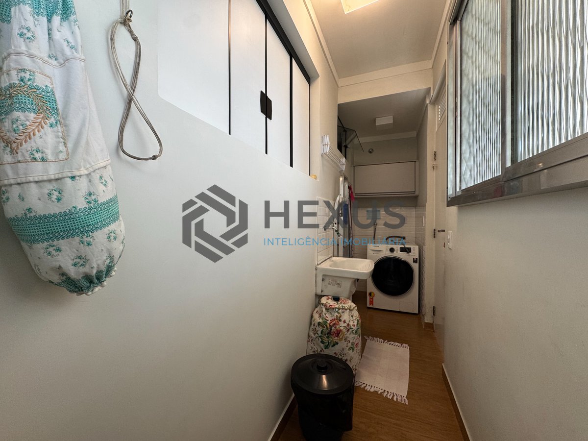 Foto 22 de Apartamento reformado com varanda a uma quadra da Praia das Pitangueiras, Guaruja