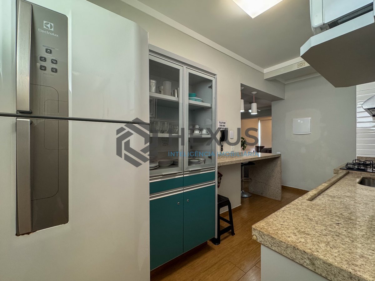 Foto 10 de Apartamento reformado com varanda a uma quadra da Praia das Pitangueiras, Guaruja
