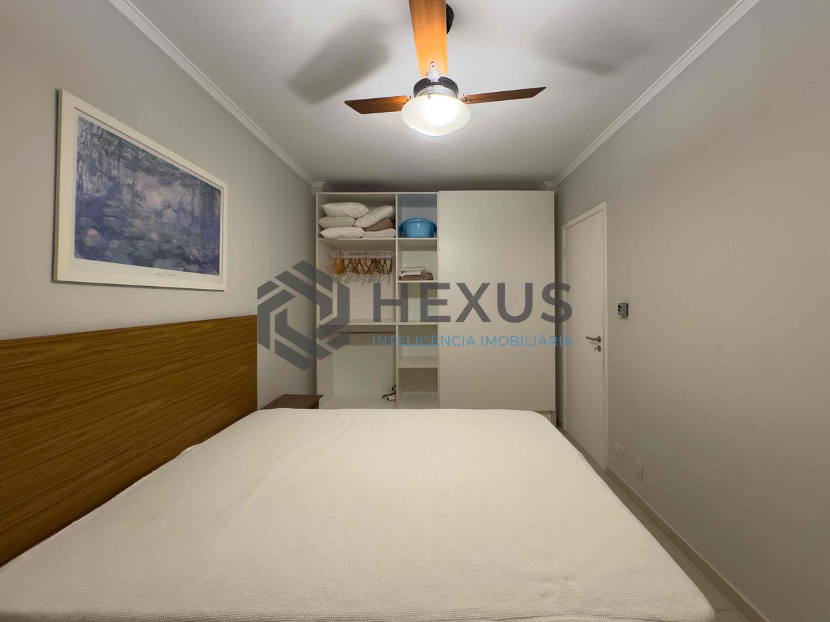 Foto 17 de Apartamento reformado com varanda vista mar a duas quadras da Praia das Pitangueiras, Guaruja