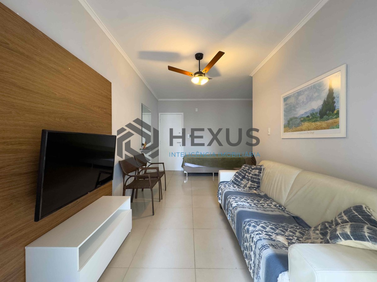 Foto 3 de Apartamento reformado com varanda vista mar a duas quadras da Praia das Pitangueiras, Guaruja