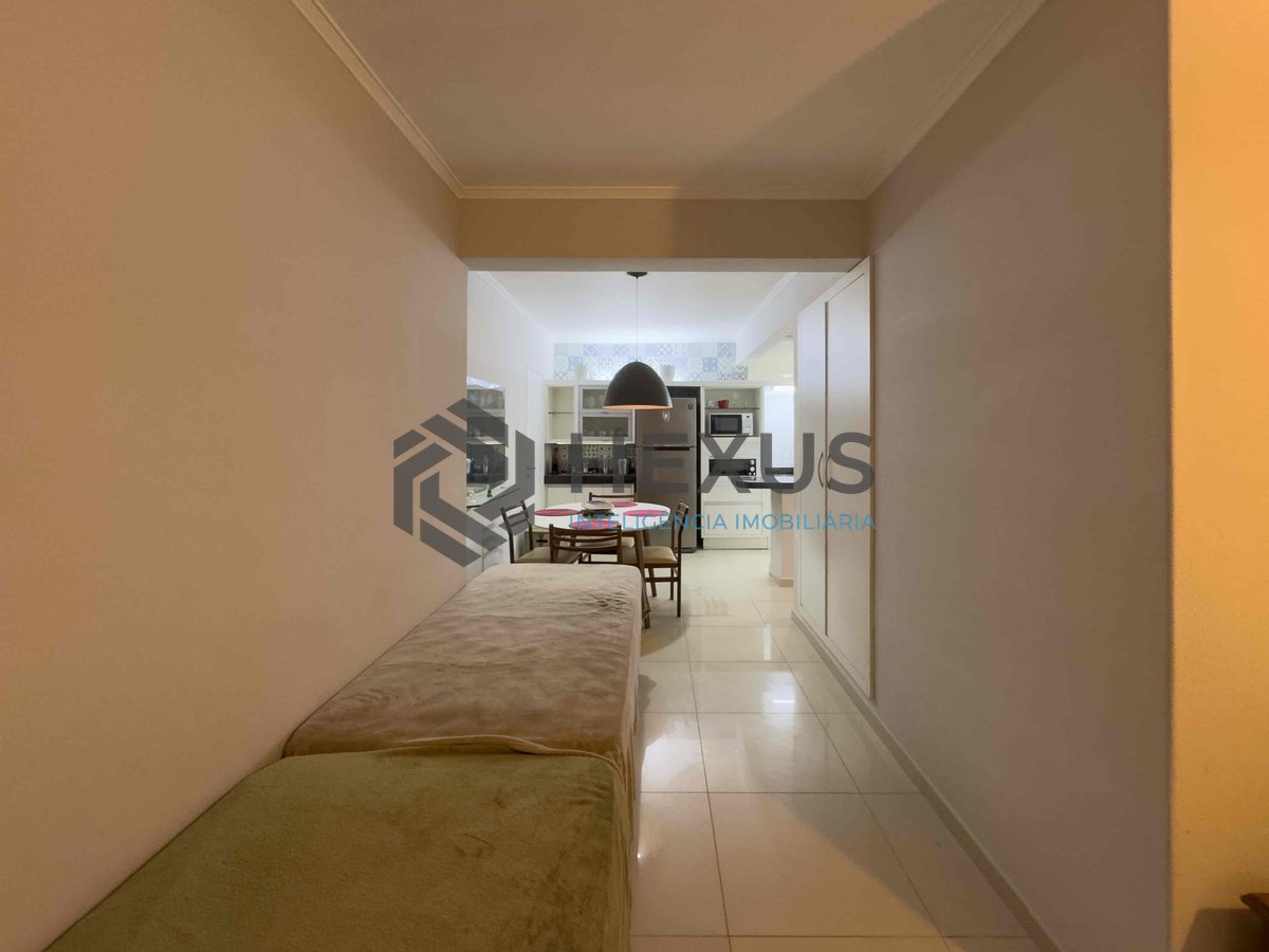 Foto 7 de Apartamento reformado com varanda vista mar a duas quadras da Praia das Pitangueiras, Guaruja