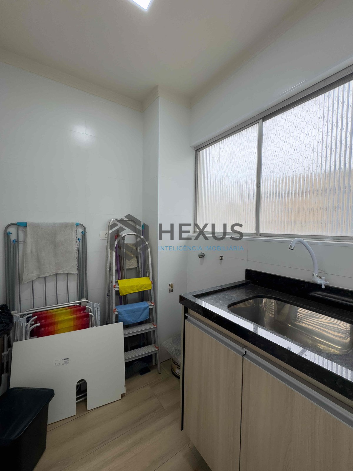Foto 14 de Apartamento com varanda e vista livre a duas quadras da Praia das Pitangueiras, Guarujá-SP - 1 Quarto, 1 Vaga | Hexus Inteligência Imobiliária